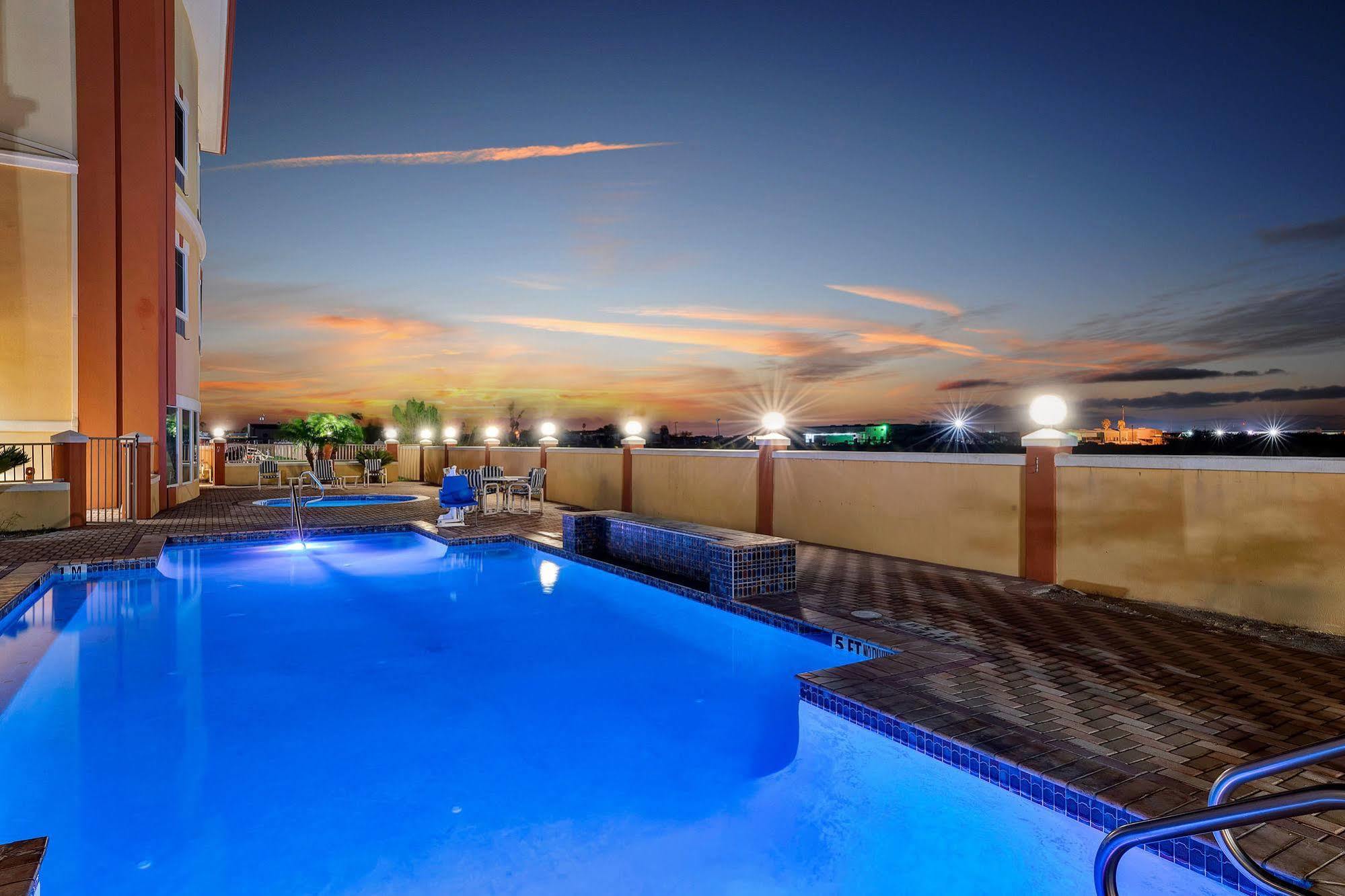Super 8 By Wyndham Hidalgo At La Plaza Mall & Mcallen Airport Exterior foto